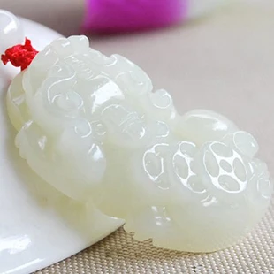 

Natural Kunlun jade green jade brave troops in Afghanistan jade pendant Lucky transport of men and women at a loss