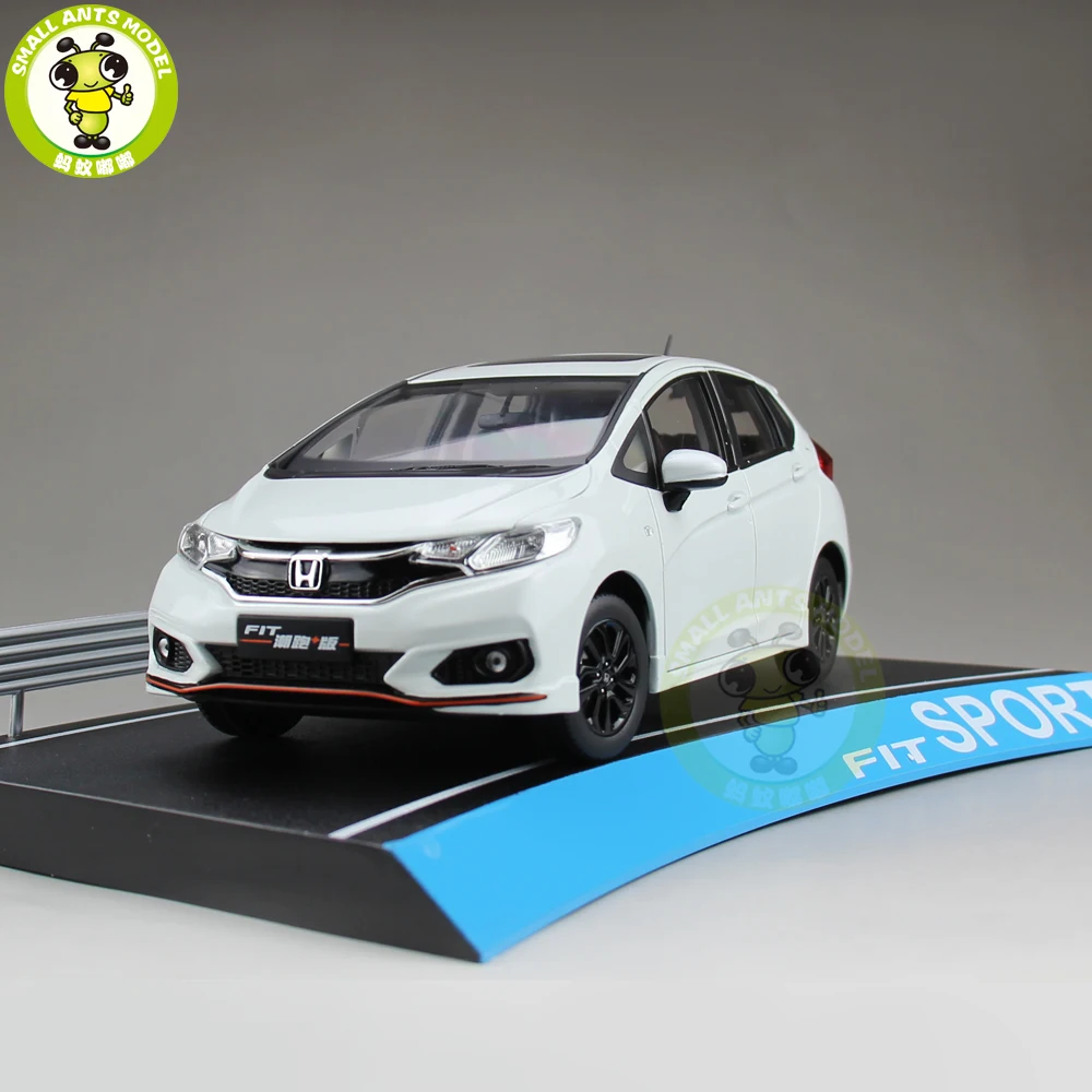 1/18 FIT Sport литая под давлением Металлическая Модель автомобиля игрушки для мальчиков и девочек Коллекция подарков хобби белый