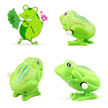 

The children wound up with a wind-up toy, a baby frog, a baby frog. Children's growth toys.