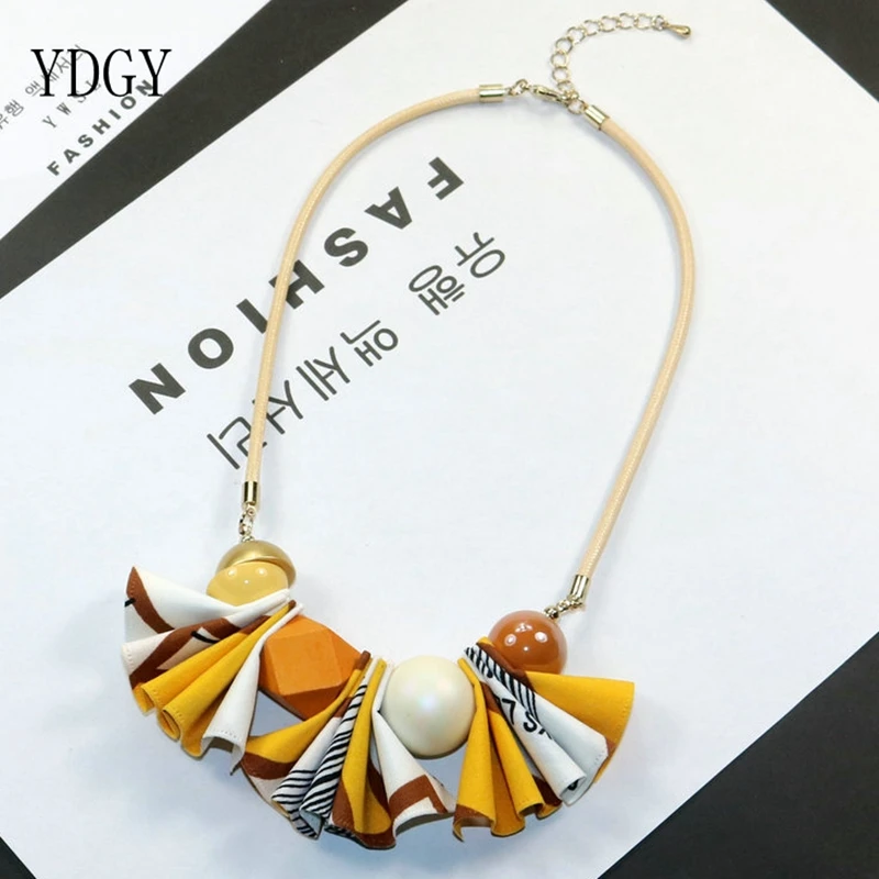 

Spring and Summer Korean Edition Fashion Cloth Fan-shaped Beautiful Yellow Clavicle Necklace Female Literature and Art Model Clo