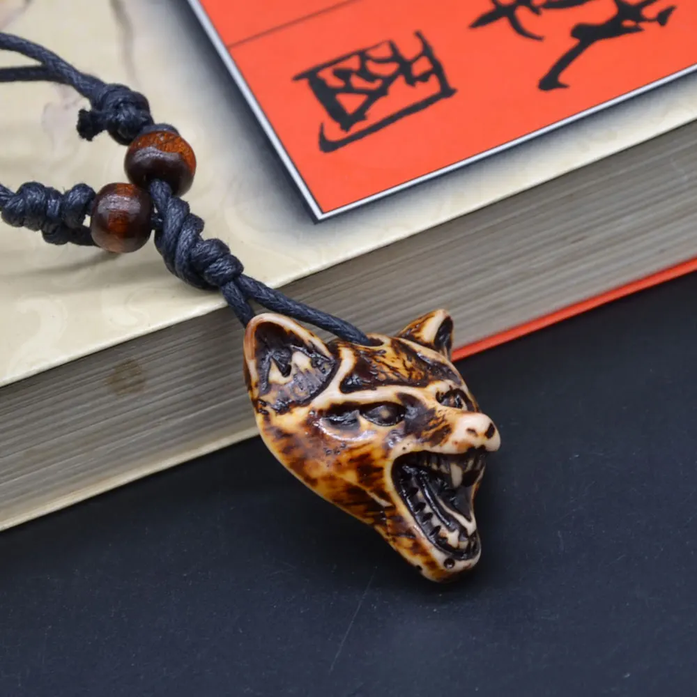 UMGODLY Cool Retro Wolf Totem Pendant Imitation Yak Bone Tribal Hawaiian Surfer Wood Beads Choker Necklace Talisman Man Jewelry UMGODLY Cool Retro Wolf Totem Pendant Imitation Yak Bone Tribal Hawaiian Surfer Wood Beads Choker Necklace Talisman Man Jewelry