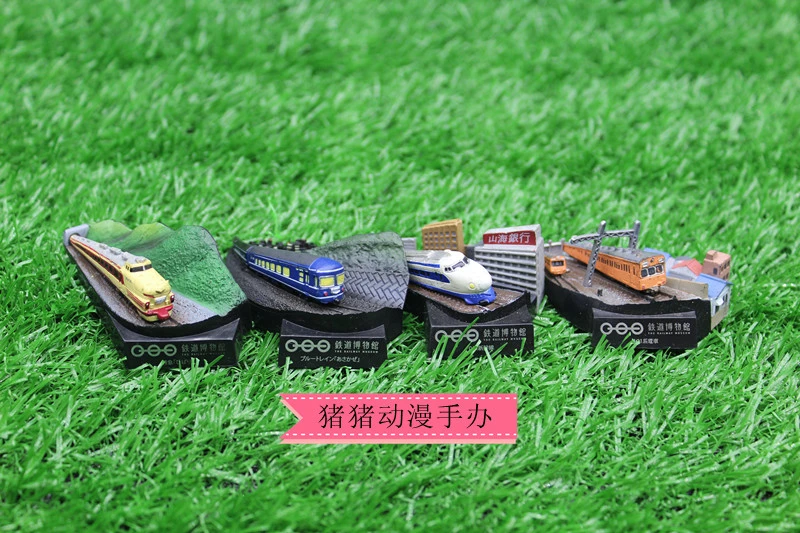 little plastic figures