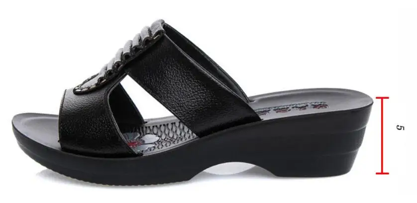 Новые летние тапочки для мамы Модные женские тапочки; мягкие и удобные Повседневное женские туфли больших размеров с подъемом тапочки W4