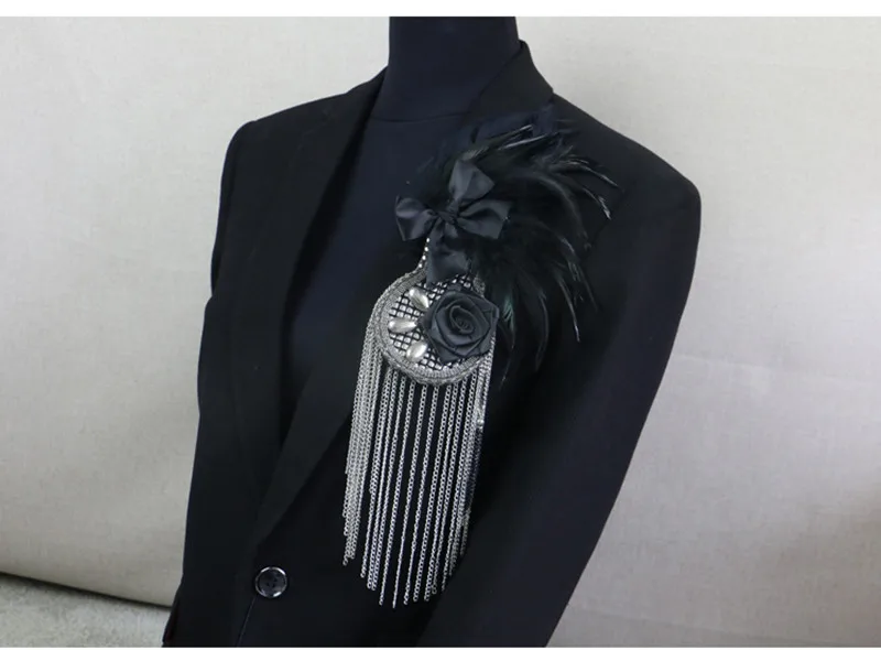 Крутая бутоньерка, тканевая Цветочная Брошь с цепочкой, булавка для свадебного костюма, банкета, броши и булавки, черная бутоньерка с перьями, вечерние украшения в стиле панк - Окраска металла: Black