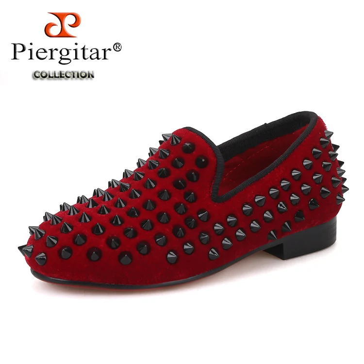 Новые стильные туфли для родителей; мужские лоферы; дизайнерские красные бархатные туфли с заклепками; Вечерние и свадебные тапочки ручной работы; лоферы - Цвет: Красный