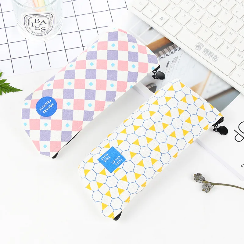 

Geometric Pattern Pencil Case for Boys and Girls Canvas Stationery Storage Bag Multi-function Cosmetic Makeup Pouch with Zipper