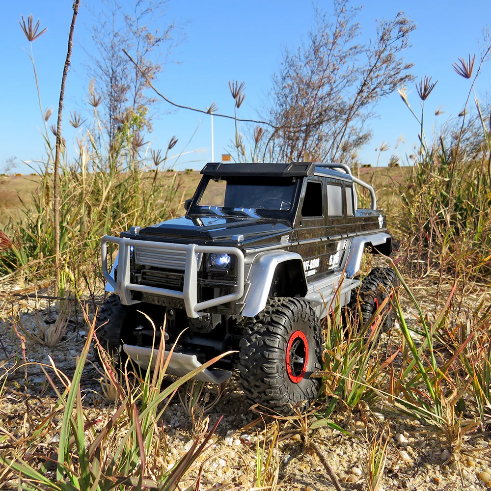 Flytec_699_110_2.4G_6WD_Climber_RC_Car_Wrangler_Design_with_LED_Light_Rock_Defender_Car_19