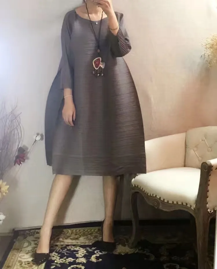 

Miyake new spring loose fold organ size pleated Dress Lady A free shipping