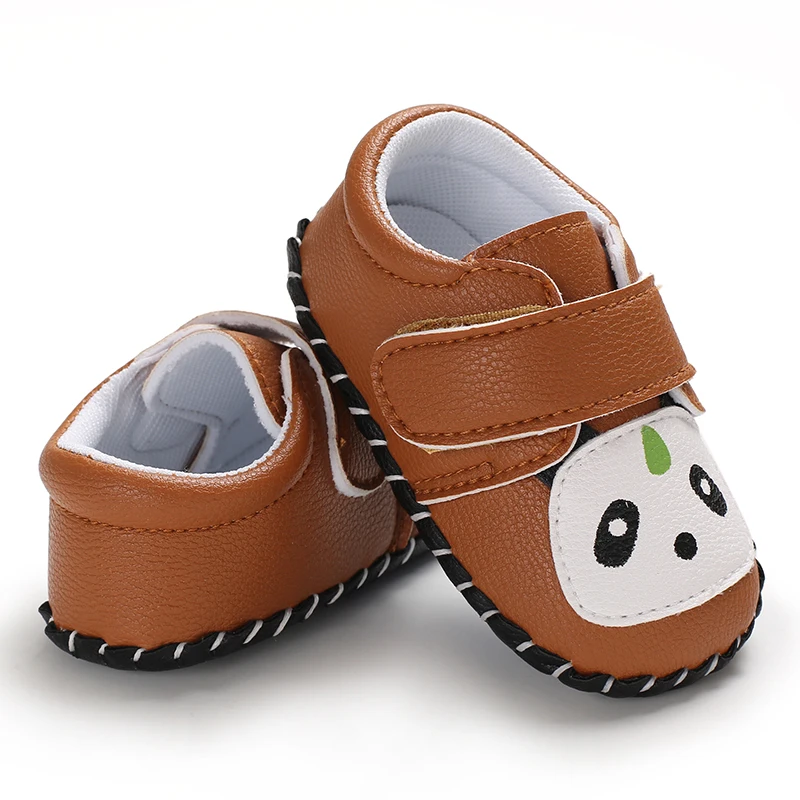 Милая обувь с пандой для маленьких мальчиков и девочек кожаная мягкая подошва обувь для самых маленьких кроссовки для новорожденных детей, нескользящая повседневная обувь для детей 0-18 месяцев