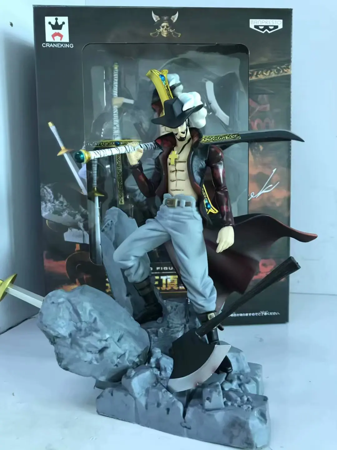 

Anime One Piece SCultures Dracule Mihawk PVC Model Figure Toys 26cm