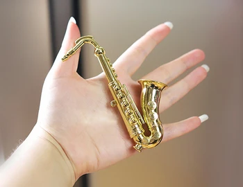 

New Doll accessory golden Plastic model Mini saxophone for 1/4 BJD MSD MDD doll size doll accessories