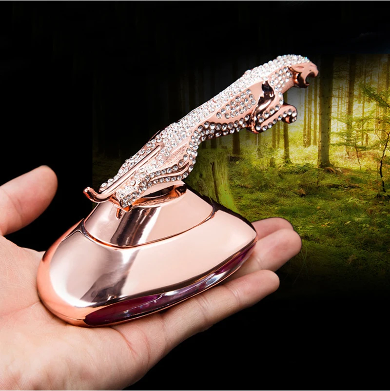 

Luxury Car Dashboard Perfume Ornaments Auto Interior Decoration Accessories Metal Leopard Auto Air Freshener Stand with Crystals