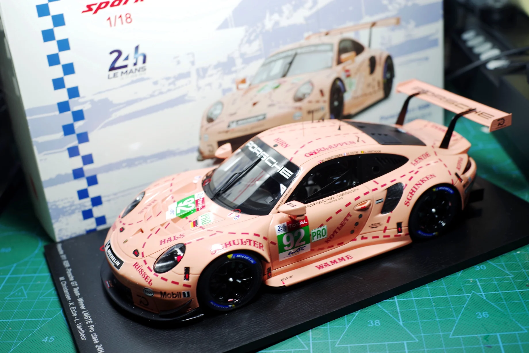 SPARK 1/18 2018 Le Mans GT автомобиль из литого металла модель PorscheDAL 911 RSR #92 розовый сплав модель автомобиля игрушка с оригинальной коробкой