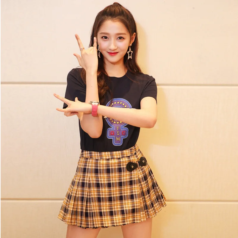 

2019 New Star Guan Xiaotong The Same Pleated Skirt Korean Version of T-shirt with Round Collar and Short Sleeve T-shirt Women