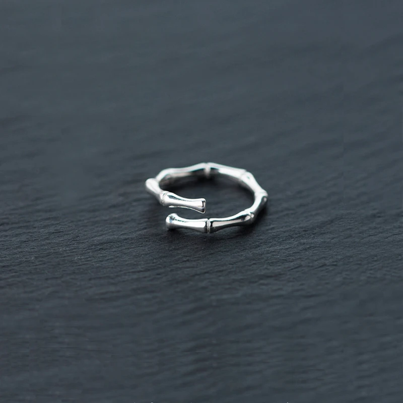 Серебряное кольцо из бамбука регулируемое в стиле панк с маленькими костями для