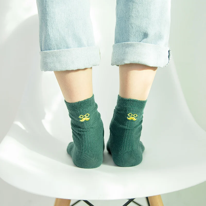 

Fashion Wild Solid Color Women Socks New Harajuku Ladies Cute Cotton Socks Striped Female Casual Socks