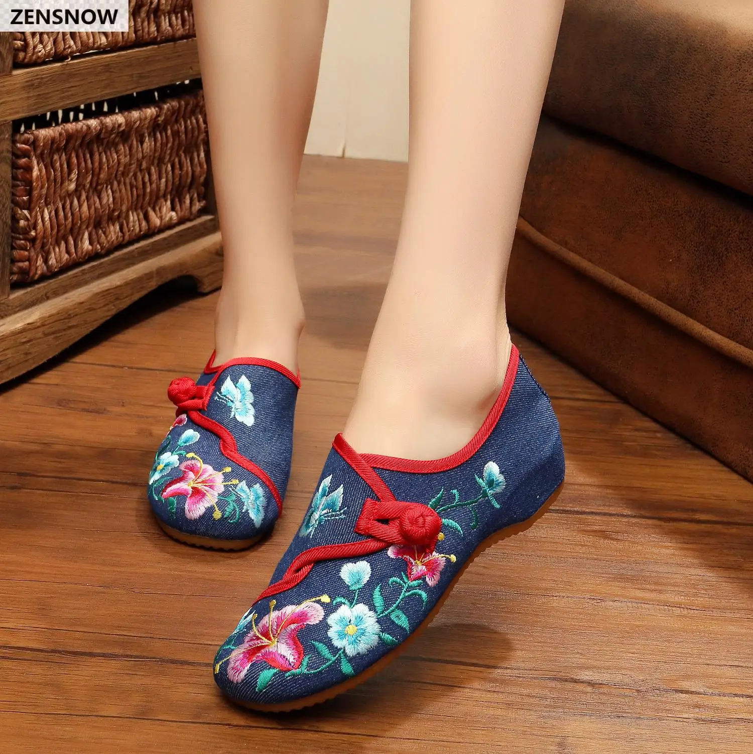 Brand Women's Shoes 2018 Spring Summer Classic Embroidered Flat Shoes