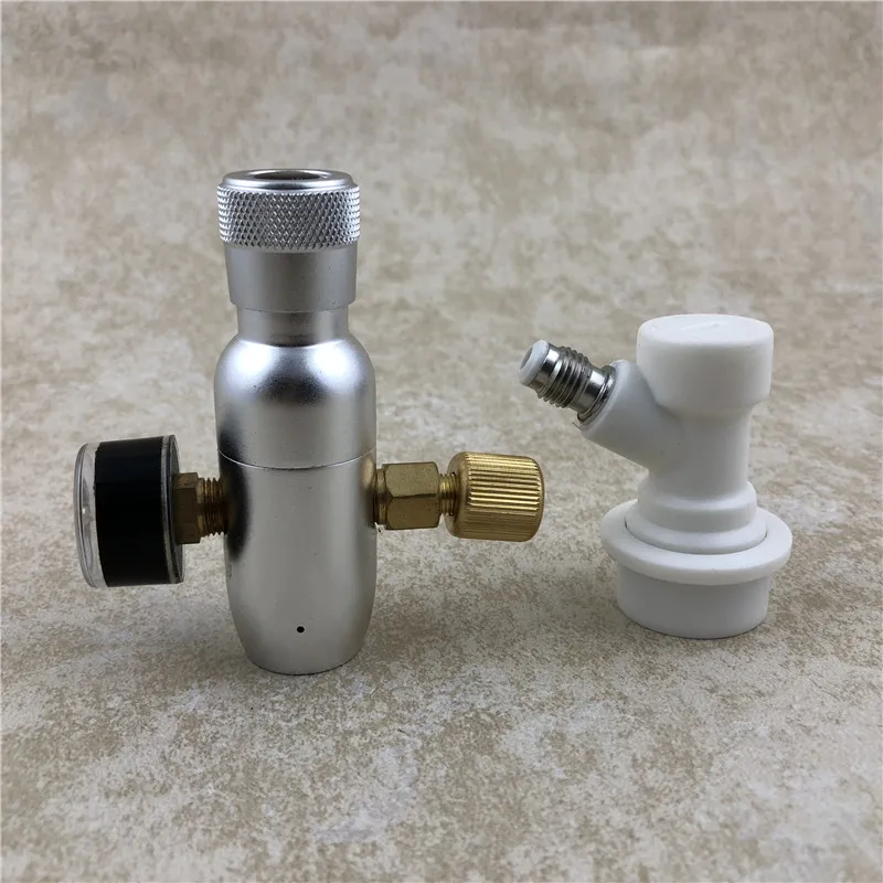 NEW Regulator CO2 Keg Charger 0 60 PSI with ball lock Gas Disconnec