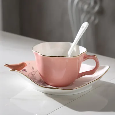 1 комплект костяного фарфора чашка Творческий европейском стиле Керамика чашки блюдо день Чай Кофе чашка и блюдце Cafe Чай дом поставки 5ZDZ124 - Цвет: Pink