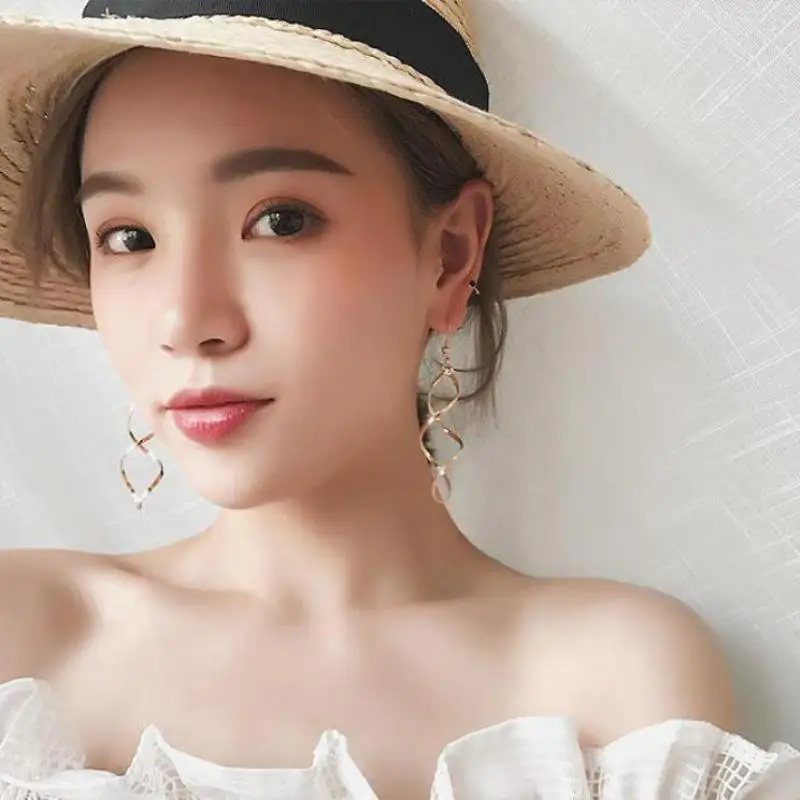 

2019 European And Korean New Personality Fashion Spiral Curved Long Earrings Design Sense Wave Curve Earrings Earrings Female