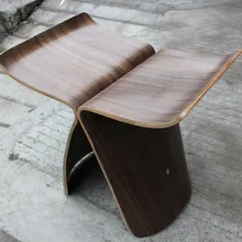 Античная низкой деревянной стула бабочка разработанный Сори Янаги