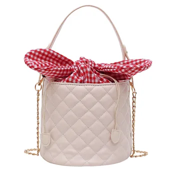 

The new 2019 bag is a versatile one-shoulder bag with a premium touch diamond cross-body bucket bag