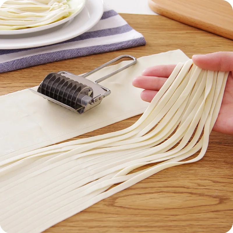 

1PC Multi-functional Stainless Steel Pasta Roller Dockers Noodle Maker Handy Rolling Knife Cooking Tools Kitchen Tools OK 0249