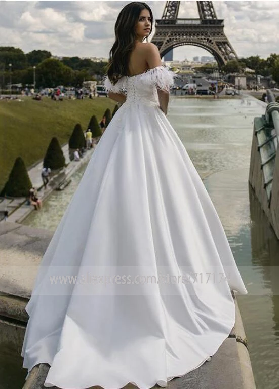 Шикарные Свадебные платья трапециевидной формы с открытыми плечами и милым вырезом, с перьями, Кружевная аппликация из бисера, свадебное платье с объемными цветами
