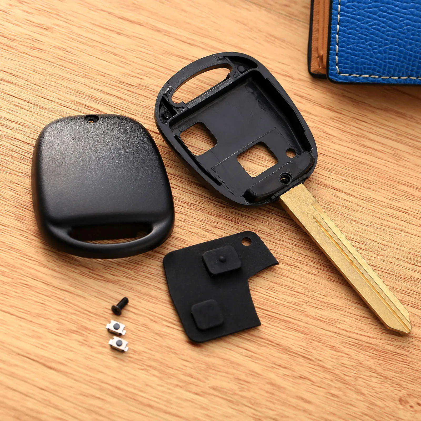 

2Buttons Keyless Entry Car Remote Key Fob Shell Case Fit for Toyota Avensis Toy47 Replacement Car Key Cover Switch Button Rubber