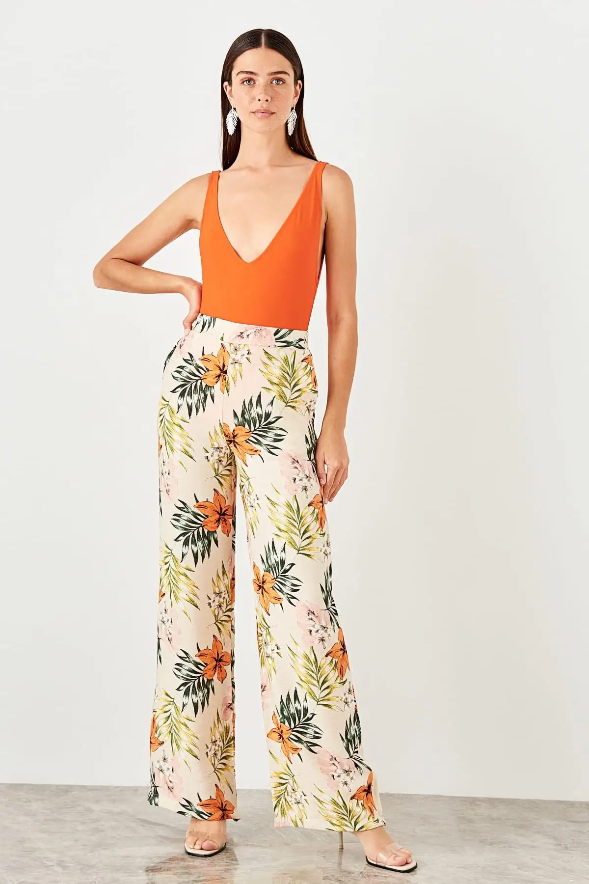 

Trendyol Beige Flower Print Pants TWOSS19PL0079