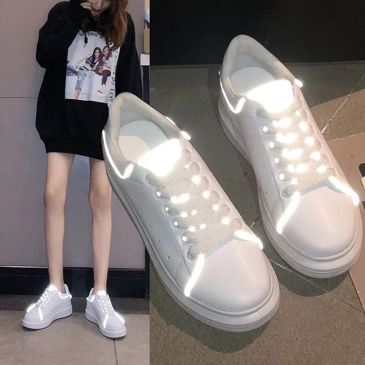 

Spring models white shoes female reflective thick bottom wild Korean version of the thick bottom net red casual shoes women