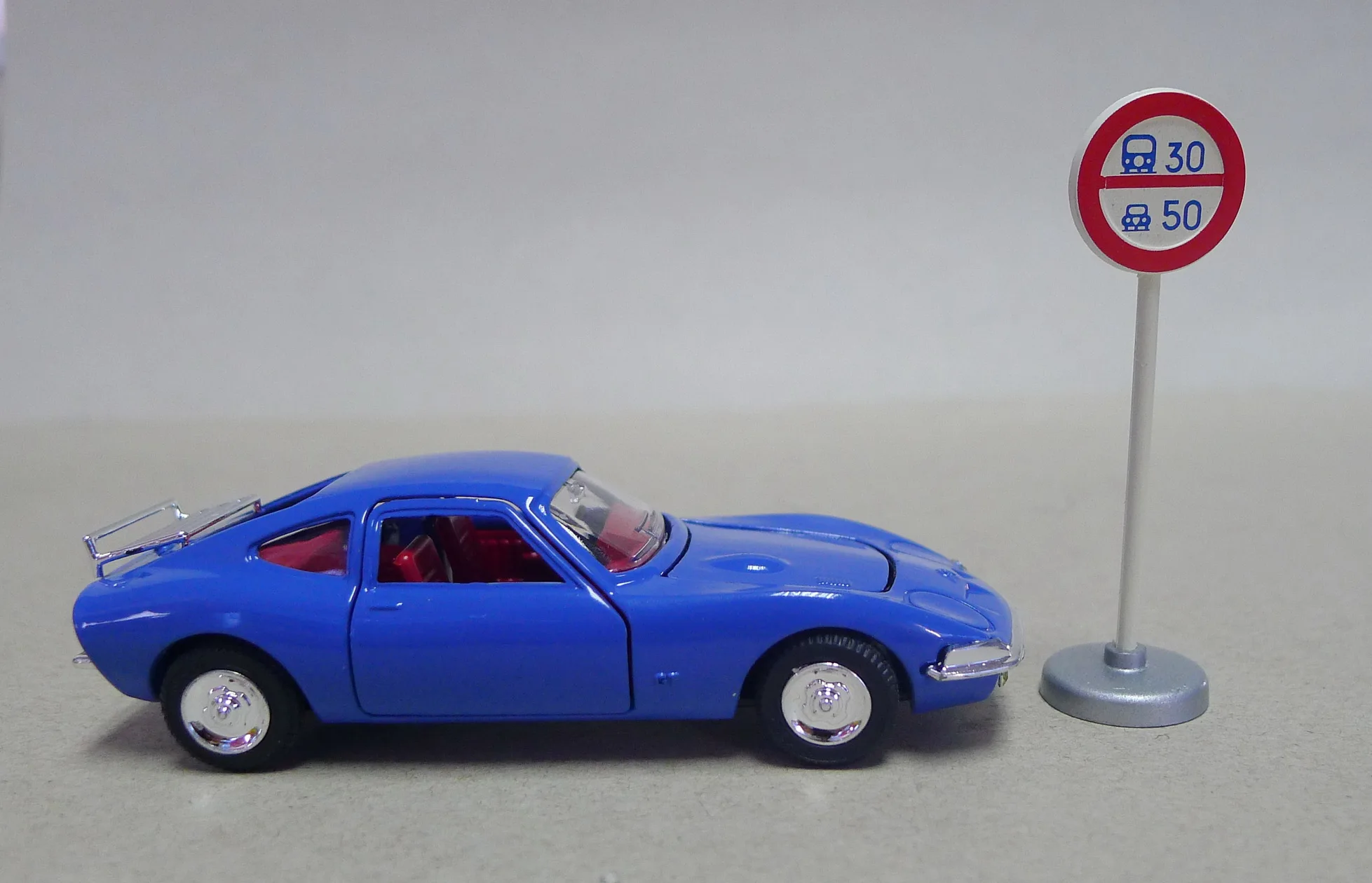 Atlas Dinky Toys 1421 OPEL GT 1900 1:43 литая модель автомобиля