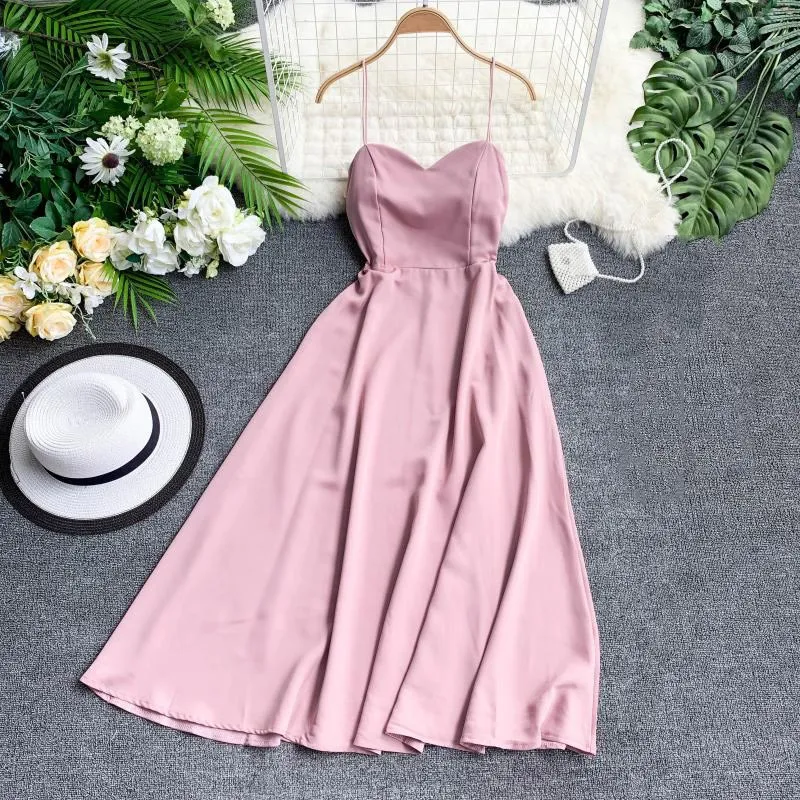 

Fashion 2019 Women Sleeveless Spaghetti Strap Dress V Neck Back Cross Strap Beach Dress Elegant High Waist Party Dress