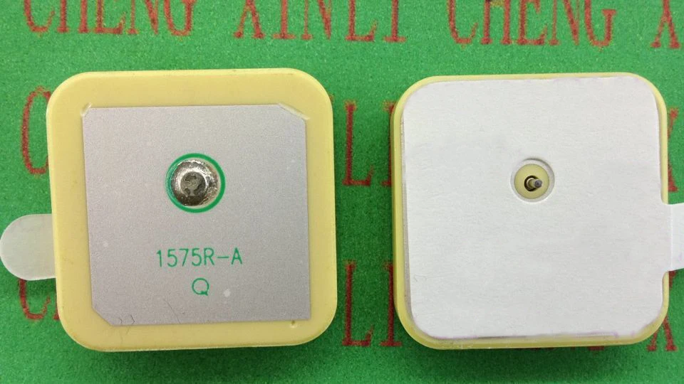 Керамическая GPS-антенна 1575R-A 2 шт./лот пассивная антенна 1575 42 МГц 25*25*4 мм |