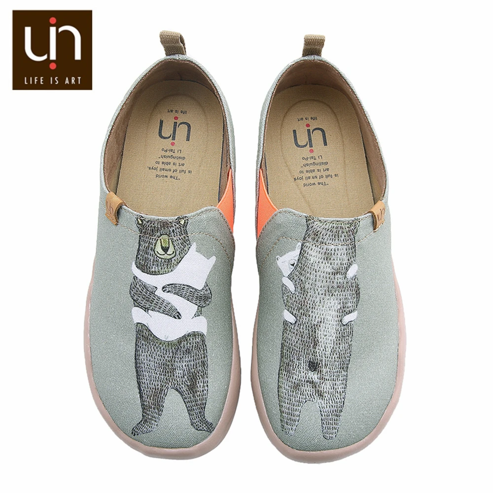 

UIN Bear's Hug Design Painted Women Canvas Shoes Slip-on Loafers Travel Sneaker Casual Ladies Walking Shoes Soft Lightweight