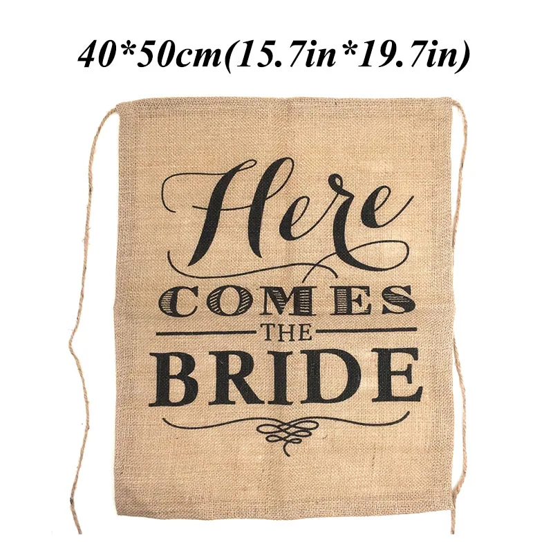 Здесь идет Невеста мешковины стул баннер для свадьбы флаг деревенский церемонии вечерние указатели Photobooth реквизит 15x20 cm