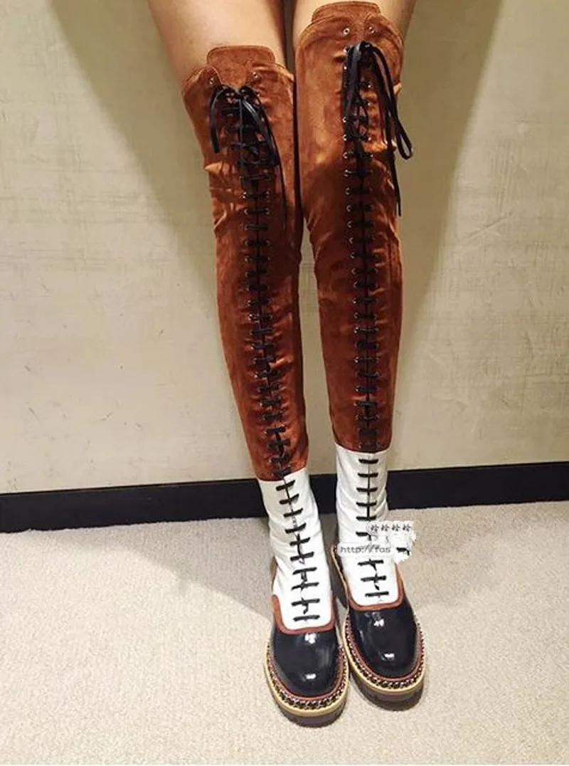 Prova Perfetto/модные сапоги выше колена; женские Ботинки martin на низком каблуке с металлической цепочкой и перекрестной шнуровкой; замшевые высокие сапоги в стиле пэчворк