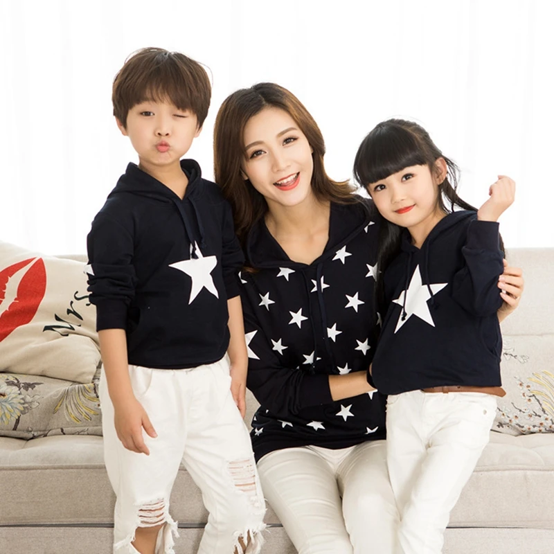 

Autumn Winter Family Matching Outfits Family Hooded Sweatshirts Mother Father Kids Stars Long Sleeved T-shirts Couple Clothes