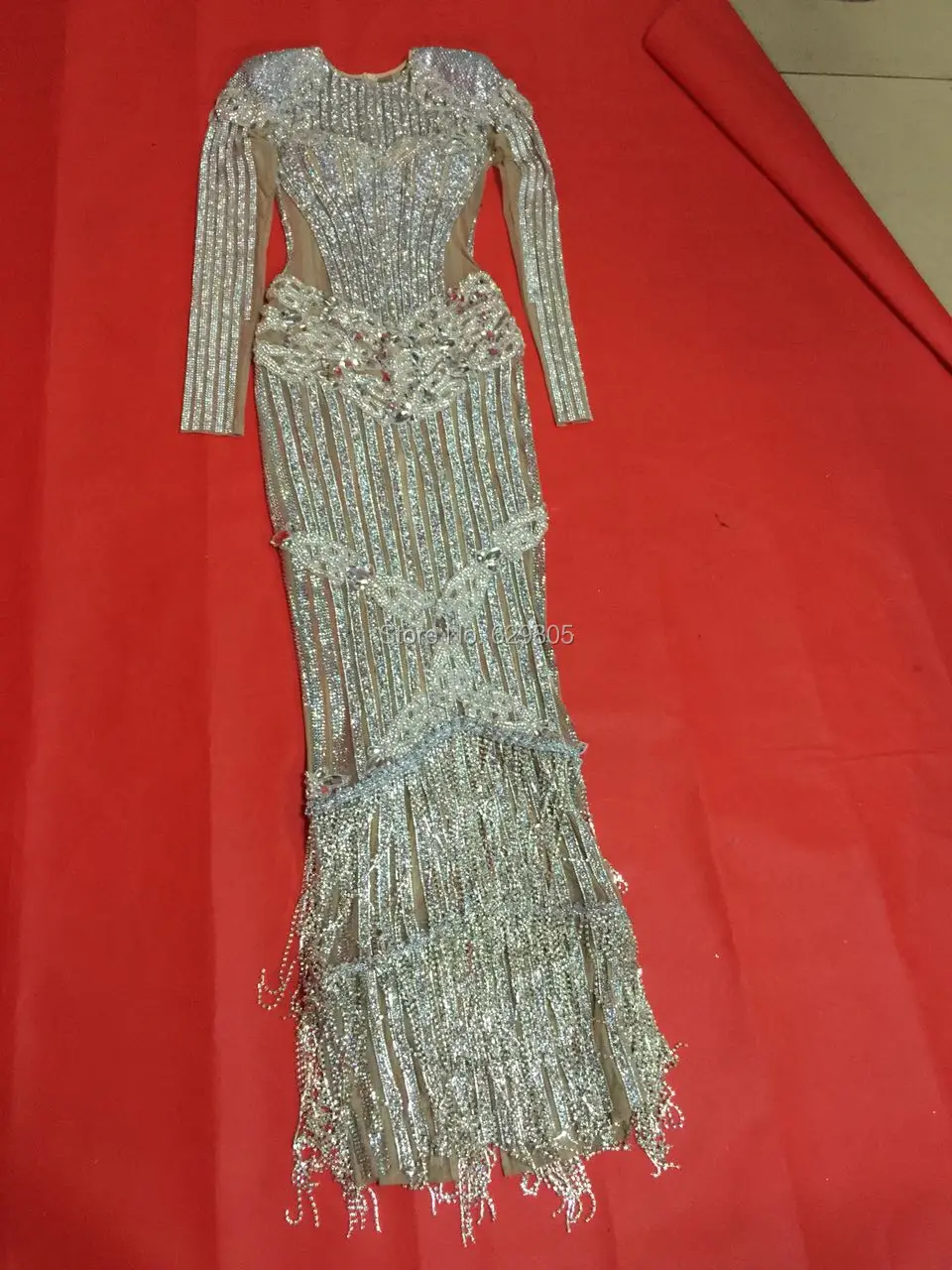 Рисунок 5 - Женское блестящее вечернее платье