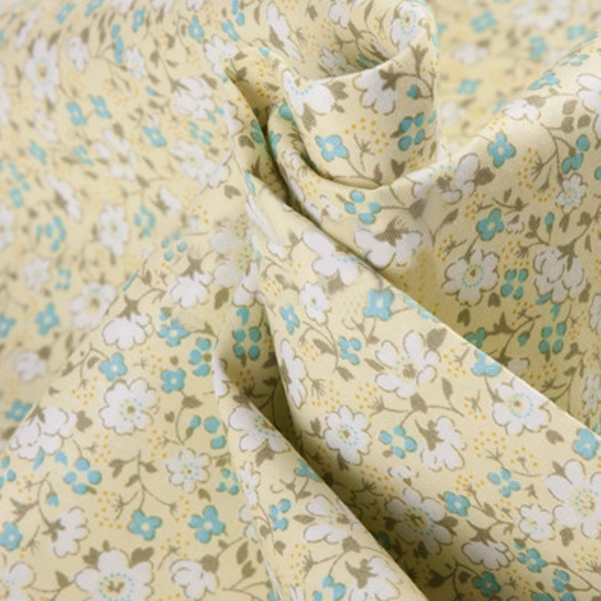 100pcs New 12cm*10cm Floral Cotton Fabric Bundle Patchwork Scraps Quilting Sewing