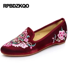 Красное вино вышитый плоские цветок Остроконечные этнической марочный женщин сатин лоферы Китай лифт вышивка Традиционные китайские туфли последние красивая весенняя осень Мода европейская отправка капель