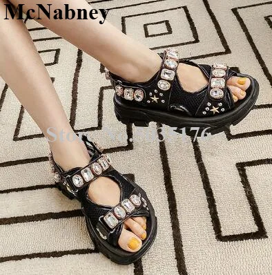 

2019 Summer New Muffin With Waterproof Platform Mesh Rhinestone Rivet Ladies Casual Sandals Flat Bottom Mid Heel Women Shoes
