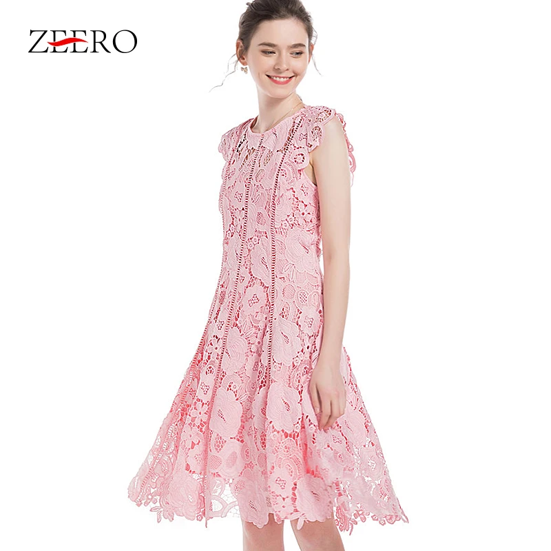Женское вечернее платье без рукавов розовое кружевное миди с цветочным узором