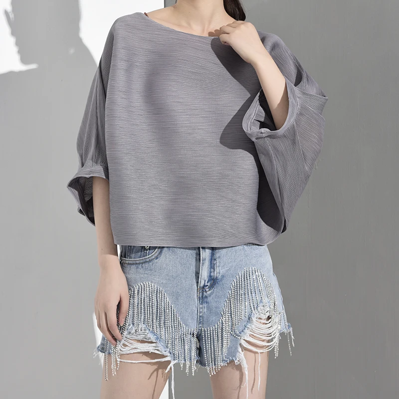 

LANMREM 2019 New Spring Summer Round Neck Three-quarter Sleeve Black Loose Big Size Pleated T-shirt Women Fashion Tide YE1120