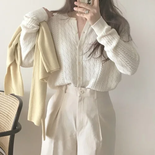 

2019 Early Autumn Solid Color Exquisite Hollow Out Hook Flower Texture Cardigan Designer Thin blue Sweater
