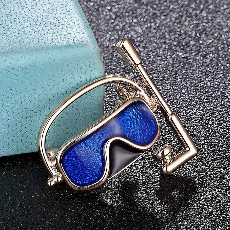 

Donia jewelry Antique golden retro snorkel shape green brooch brooch ladies men's children's gift diving suit brooch pin hat