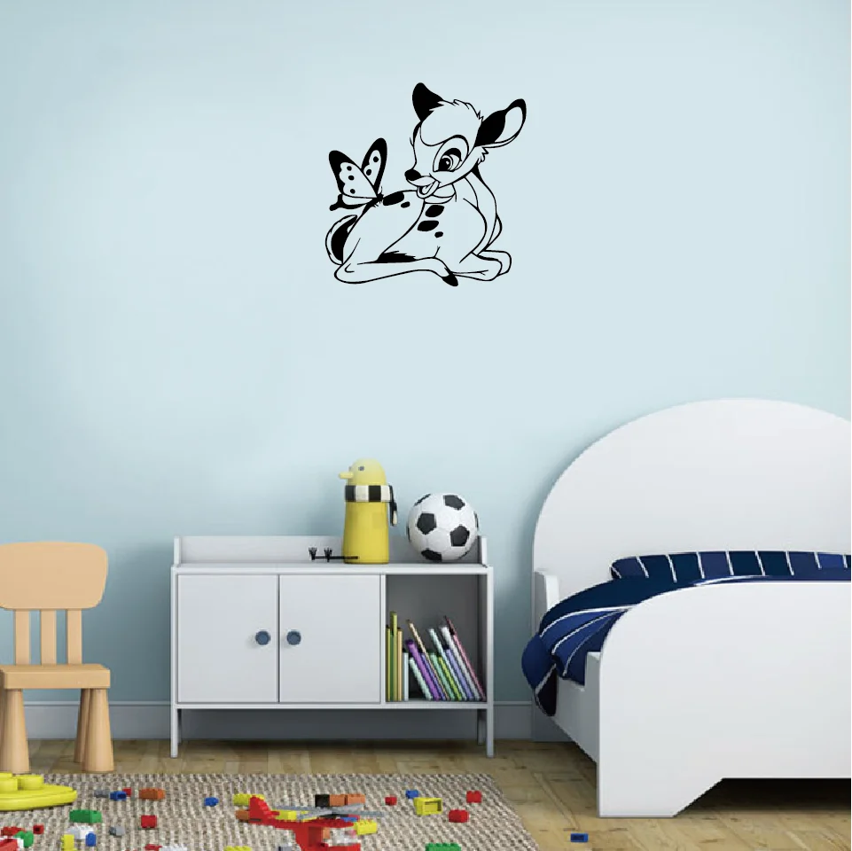 Мультяшный Бэмби олень с бабочкой стены милый стикер животное виниловая наклейка на стену домашний декор
