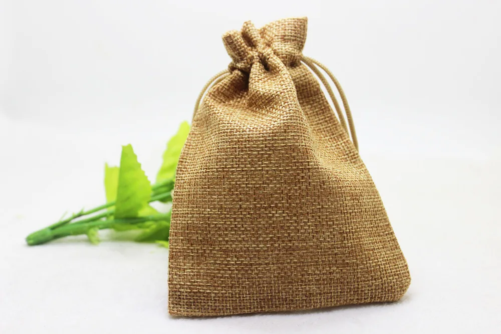 Корзинка из ткани для мелочей. Полезную вещь мешочек. Текстильные мешочки. Тканевые мешочки для хранения. Упаковка из мешковины для подарка.