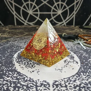 Картинка AURAREIKI Orgonite Pyramid Muladhara энергия чакры кристалл красный коралловый камень белый кристалл Смола ювелирное изделие Пирамида украшения C0166