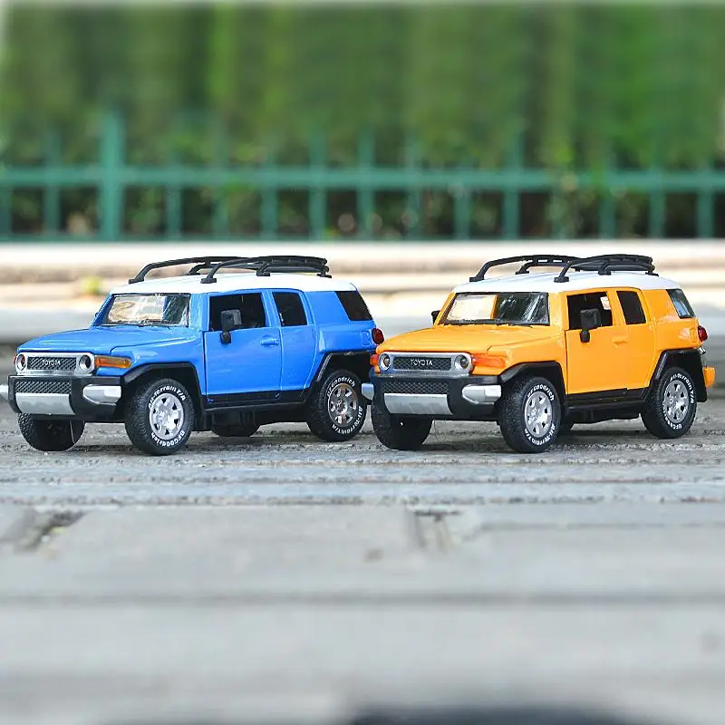 Сплава литья под давлением для Toyota Cruiser FJ внедорожник Спорт Модель автомобиля 1:32